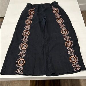 Johnny Was Black Cropped Pants with Floral Embroidery